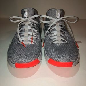 Nike V8 training shoe